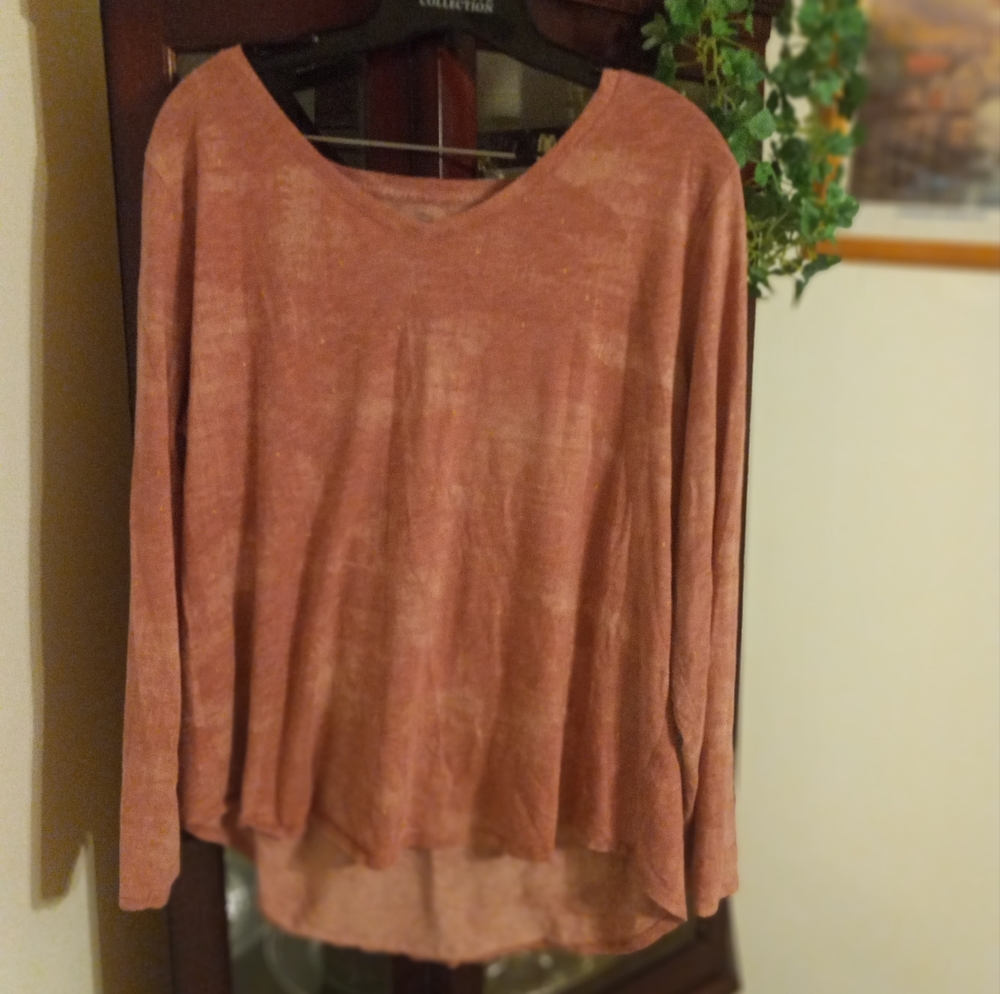 SONOMA APPAREL TOP..PRICED AT 40%OFF..VERY NICE.
